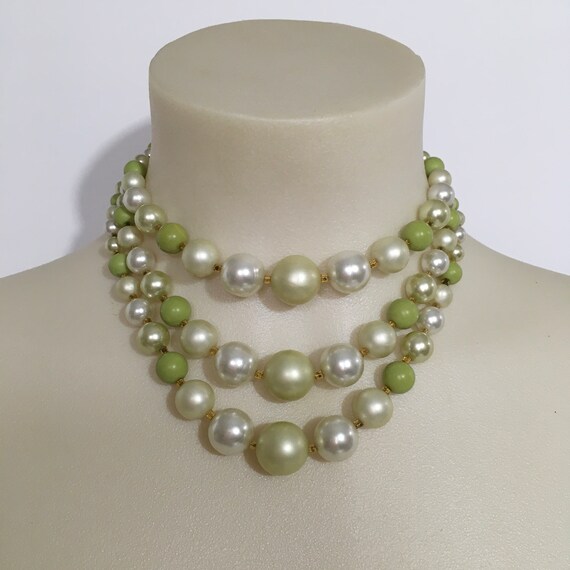 Vintage 3-Strand Pearl & Green Beaded Necklace, V… - image 4