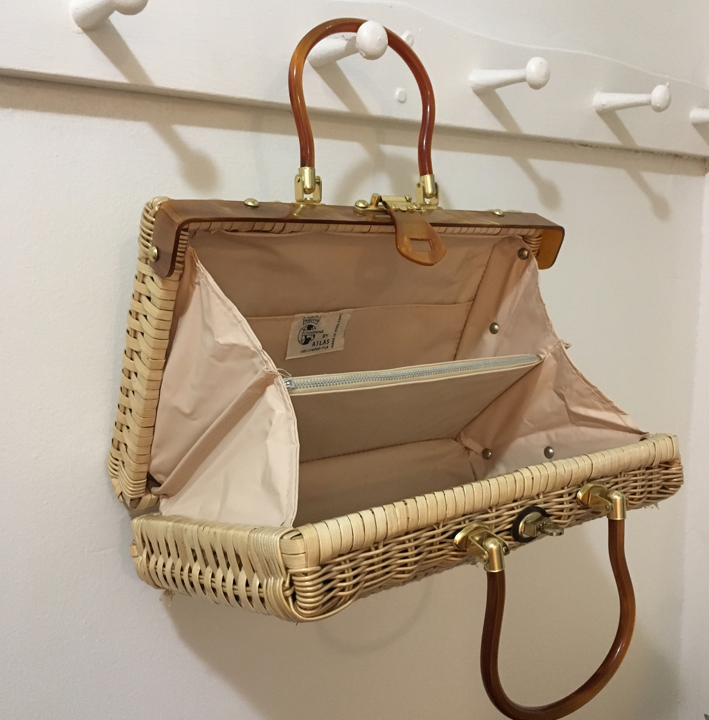 1950s 1960s Princess Charming by Atlas Hollywood-fla Handbag