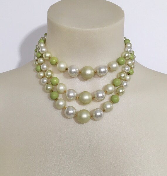 Vintage 3-Strand Pearl & Green Beaded Necklace, V… - image 2