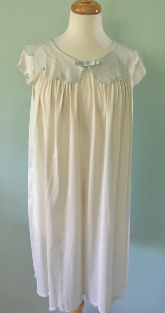 Vintage 1950s Nightgown, 50s Nylon Lingerie, Vinta