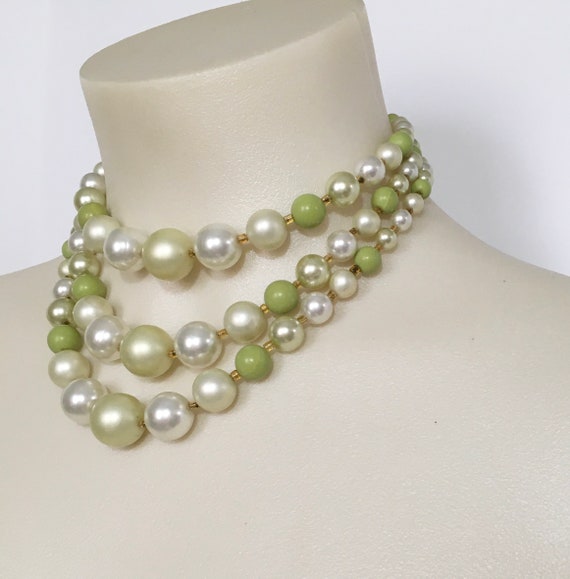 Vintage 3-Strand Pearl & Green Beaded Necklace, V… - image 7