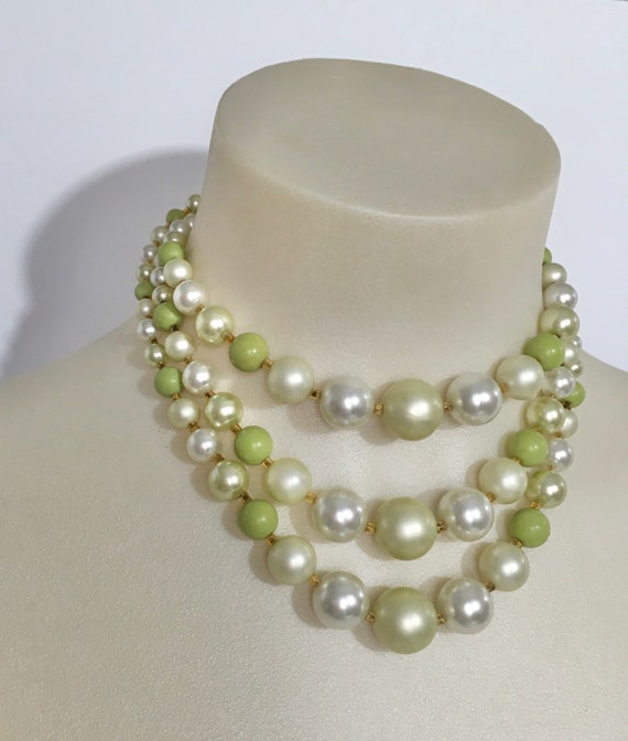 Vintage 3-Strand Pearl & Green Beaded Necklace, V… - image 6