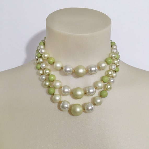 Vintage 3-Strand Pearl & Green Beaded Necklace, V… - image 3