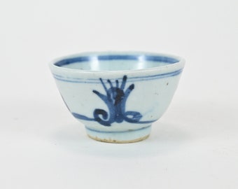 Antique Small Chinese Qing Dynasty Blue And White Porcelain Cup