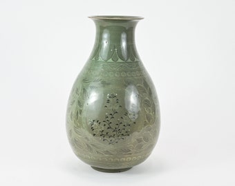 透かし彫りと象嵌の四君子装飾を施した大型韓国青磁花瓶 高麗青磁透彫