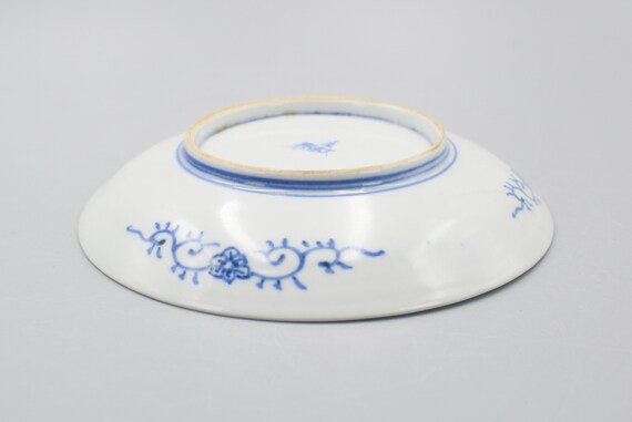 Antique Japanese Blue and White Porcelain Flower Decoration Dish