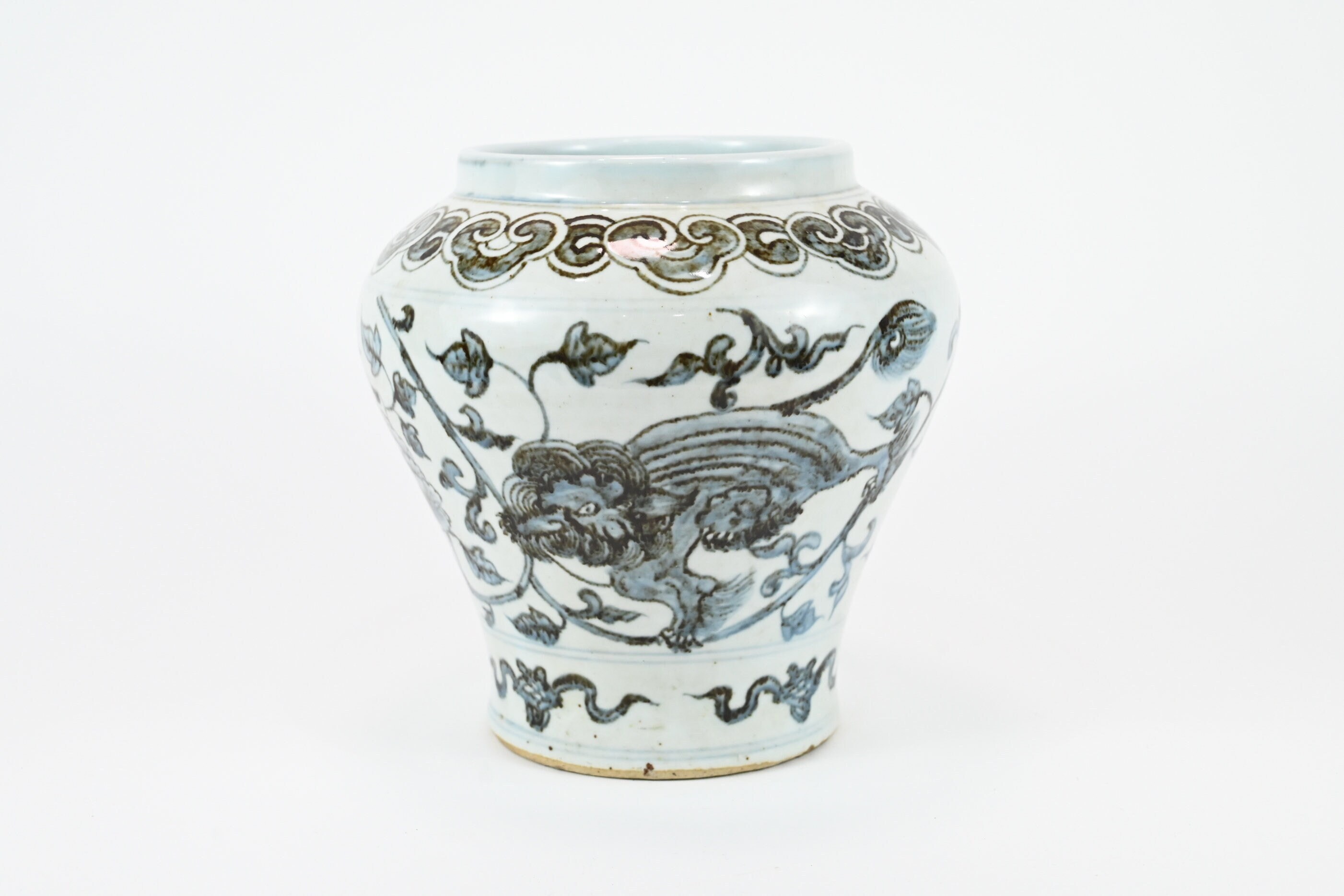 アンティークスタイルの中国製青と白の白磁フーライオンジャー花瓶