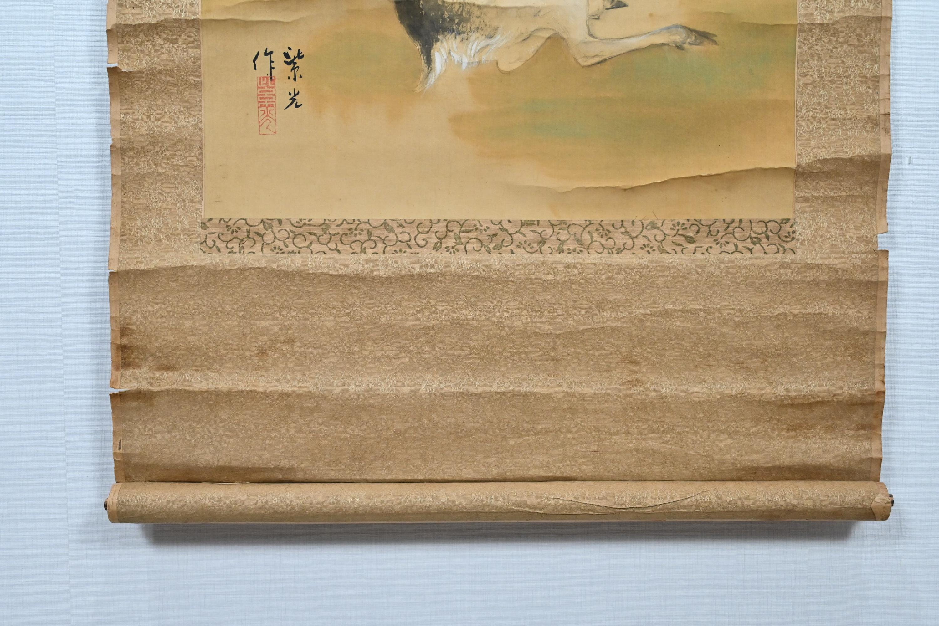 絹の掛軸に描かれた鹿と寿老人の縁起の良い日本のアンティークの掛け軸
