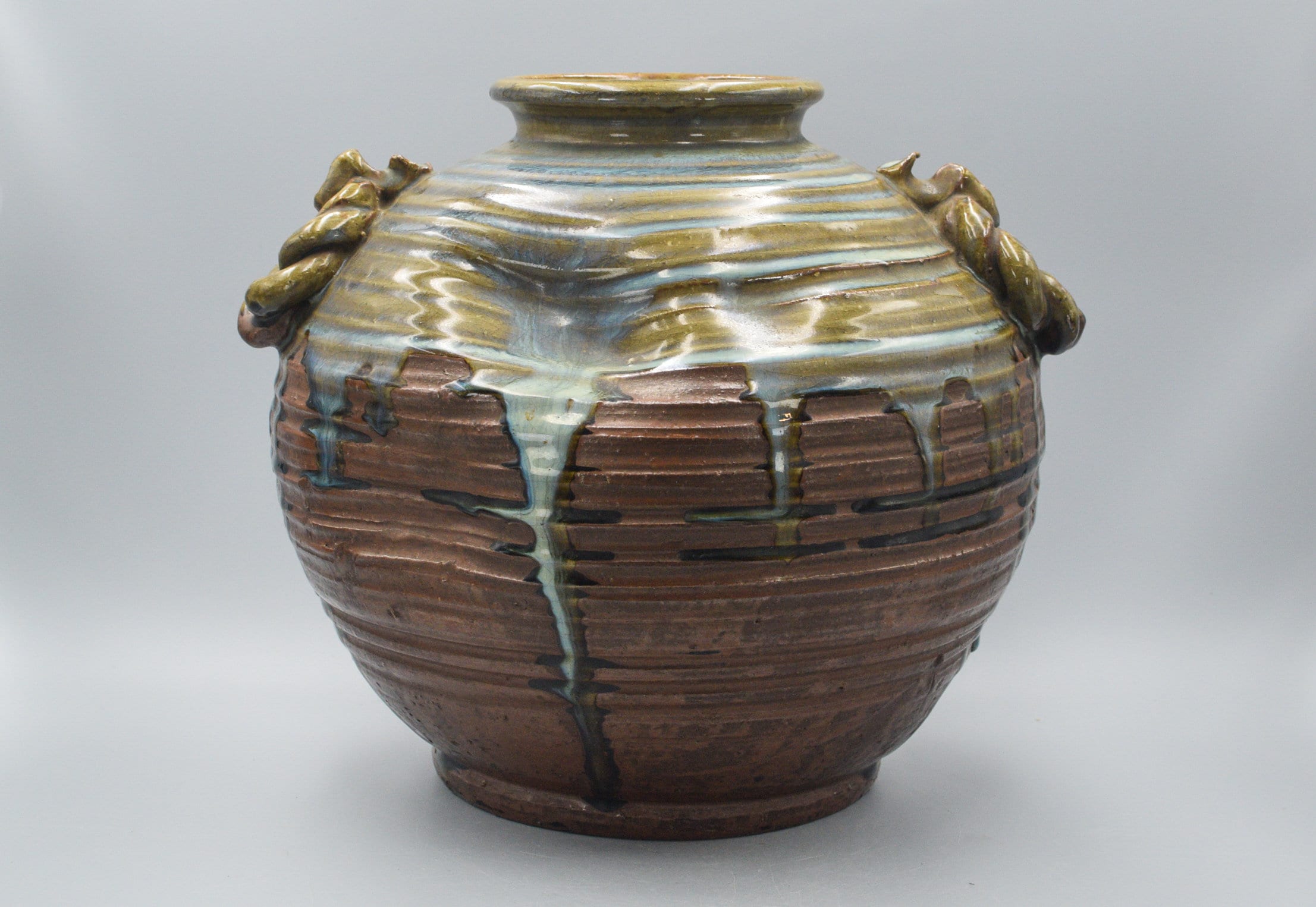 カニ彫刻の陶器　壺 蟹の装飾が施された上質なヴィンテージの日本製陶器の壺 - Etsy 日本