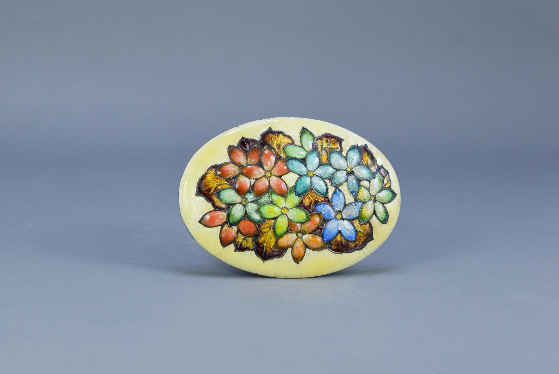 Petite Broche Vintage Fleurs En émail Cloisonné Couleur Or - Bijou Ancien En Parfait état
