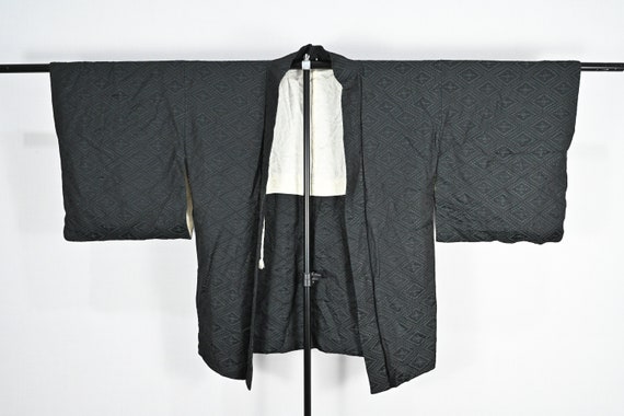 Japanese Vintage Haori Black Kimono 正絹 VINTAGE BLACK HAORI 