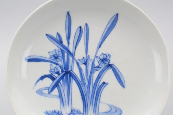Antique Japanese Blue and White Porcelain Flower Decoration Dish