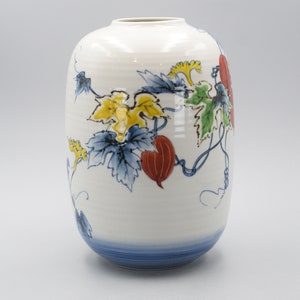 Fine Japanese Porcelain Kutani Ware Vase