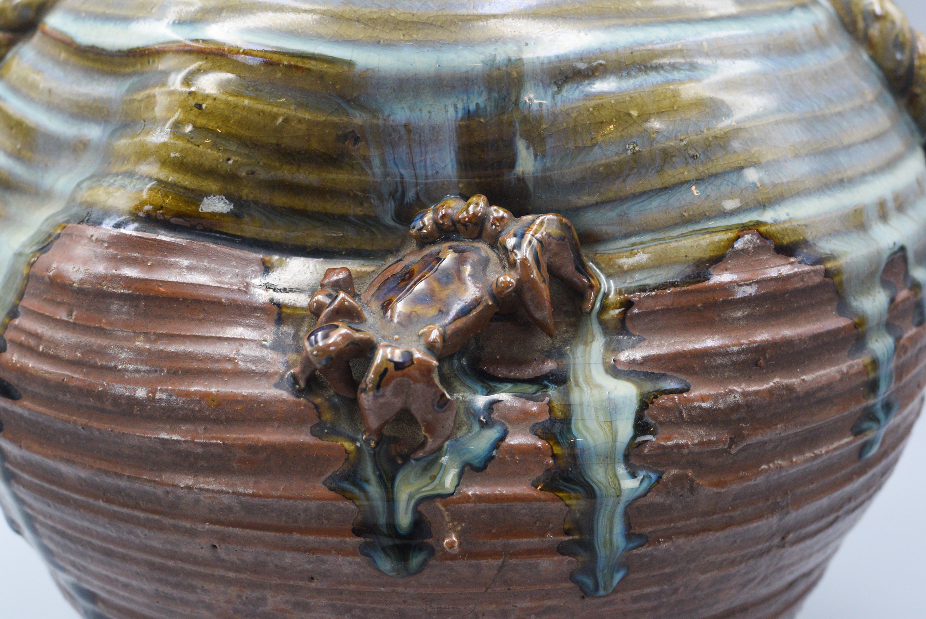 現状品】蟹装飾 陶器花瓶 壺 蟹の装飾が施された上質な