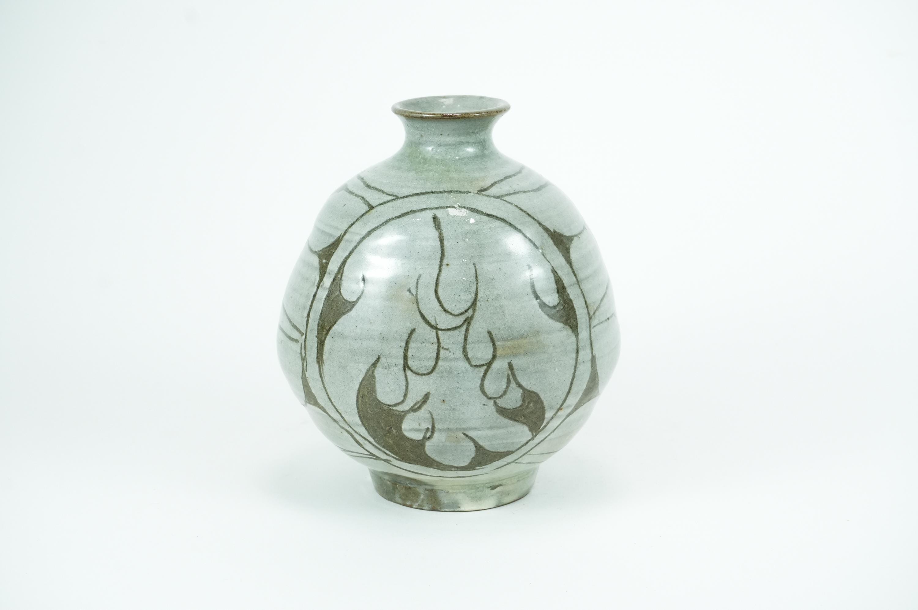 青磁壺　陶磁器　骨董　アンティーク　韓国 Antique korean vase - Etsy 日本