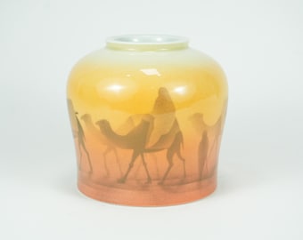Jarrón de porcelana japonesa vintage Fukagawa con decoración de caravanas de camellos de la Ruta de la Seda Ikuo Hirayama