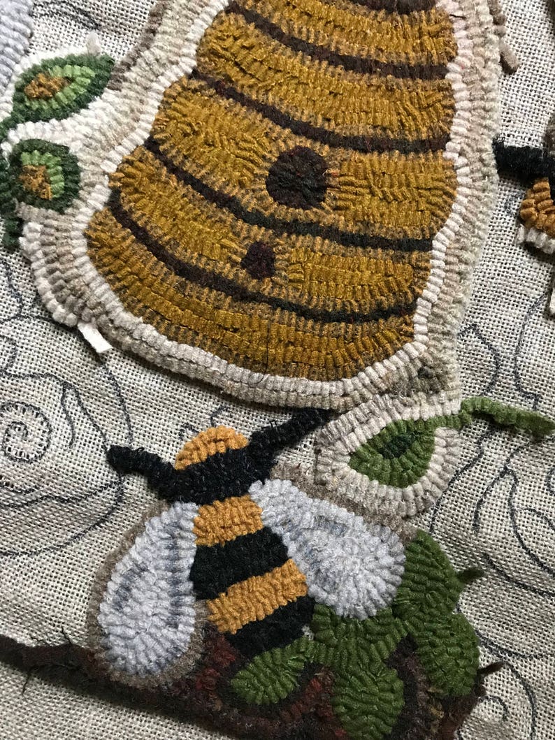 Bee & Beehive Rug Hooking Pattern: Floral Primitive Design - Etsy