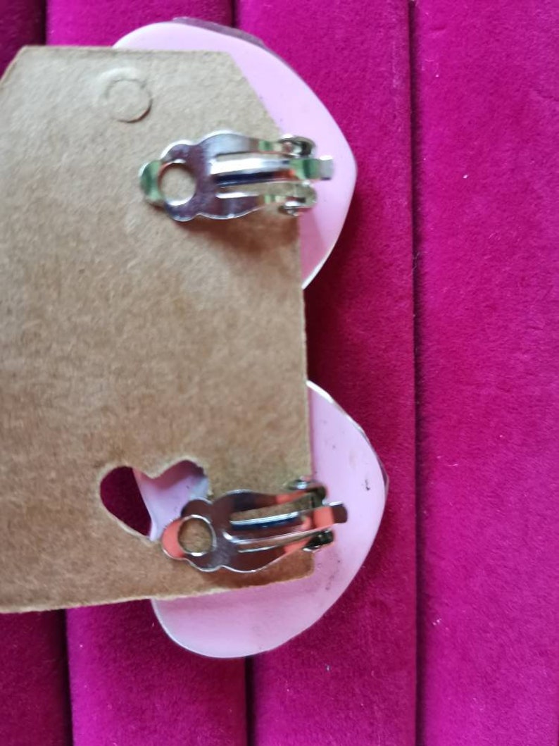 Kitschy pink poodle earrings bakelite plastic rockabilly. Vintage poodle clip on earrings diamonte