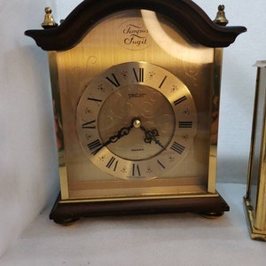 Wonderful set of three vintage brass clocks. All working order. Tempus Fugit, London Clock co., Swiza. image 7