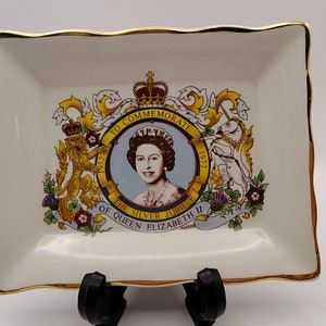 Pretty pin dish commemorating Queen Elizabeth II Silver Jubilee 1977. Falcon ware.