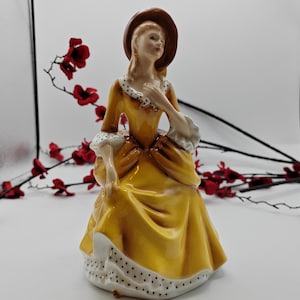 Wonderful Royal Doulton Pretty Ladies figurine, Sandra. HN 2275.