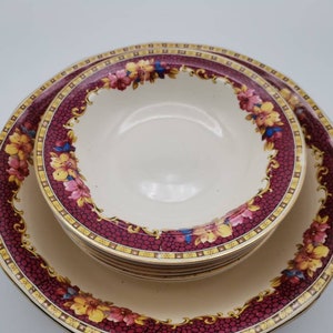 Superb Royal Tudor Ware, Barker Bros, set of 7 bowls. Six small and one large serving bowl. Replacements. Floral. 1940s.
