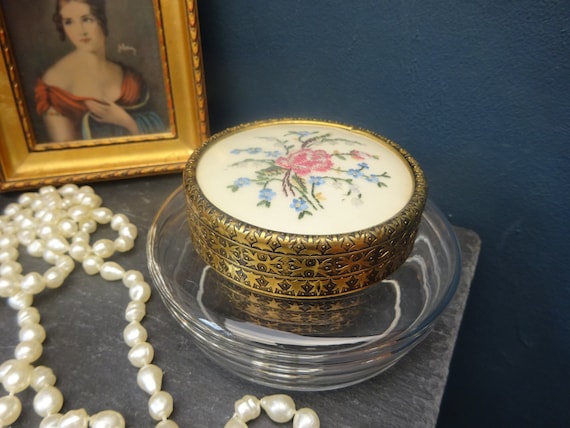 1940s ROSES JEWELLERY BOX by 'Regent of London' -… - image 1