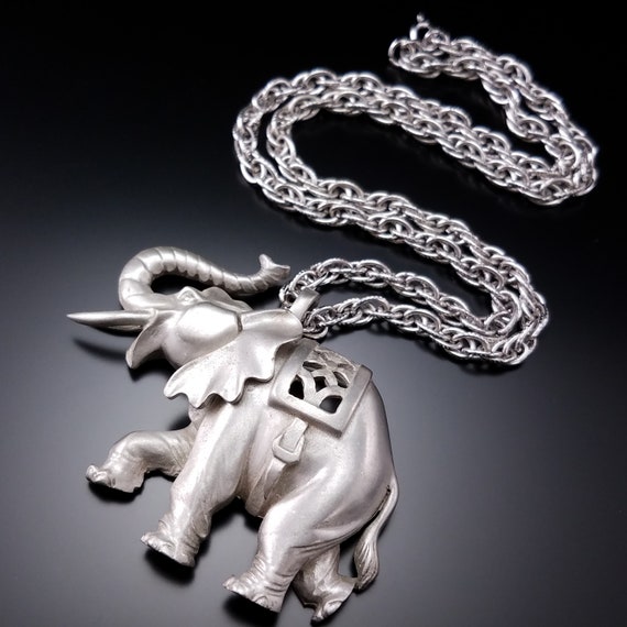 Vintage Jewelry Elephant Pendant Necklace Very Ra… - image 2