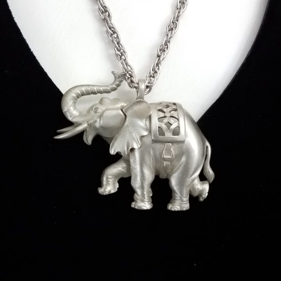 Vintage Jewelry Elephant Pendant Necklace Very Ra… - image 4