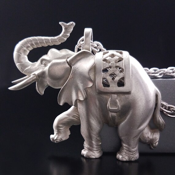 Vintage Jewelry Elephant Pendant Necklace Very Ra… - image 1