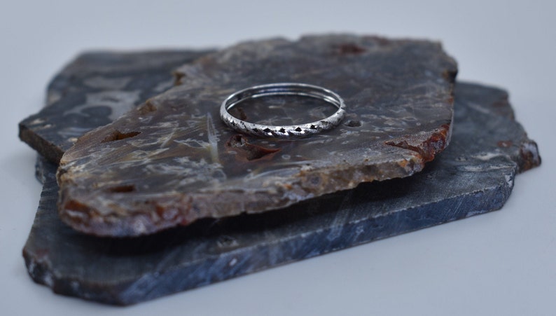 10K Solid White Gold Thumb Ring Free Beautiful Pomegranate Gift Box