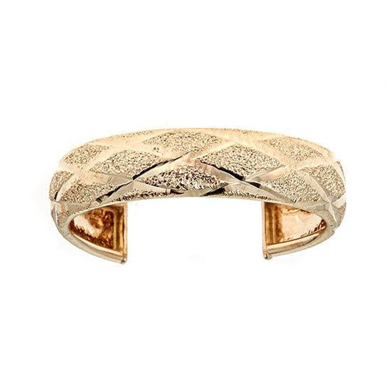 Unique Fine Jewelry Diamond-Cut Design. 14K Solid Yellow Gold Adjustable Handmade Toe Ring