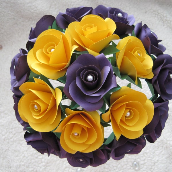 Papier, Papier-Bouquet, Brautstrauss, Blumengesteck, Aniversary Blumen, lila Mittelpunkt, lila Hochzeitsstrauß, 18 Rosenstrauss