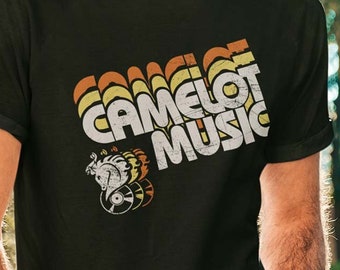 Camelot Music Records & Tapes T-shirt unisexe à manches courtes - T-shirts rétro de marque Bygone