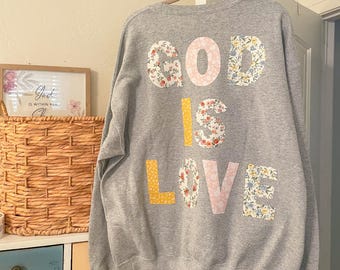 Sudadera de cuello redondo con diseño cristiano hecha a mano con retazos / Sudadera cristiana / Sudadera cómoda inspirada en las Escrituras / Regalo para amantes de Jesús / Ropa estilo cottagecore