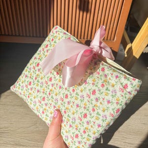 Quilted Ditsy Floral Bible Cover: Cottagecore Cotton Case, Pink Bow Detail image 5