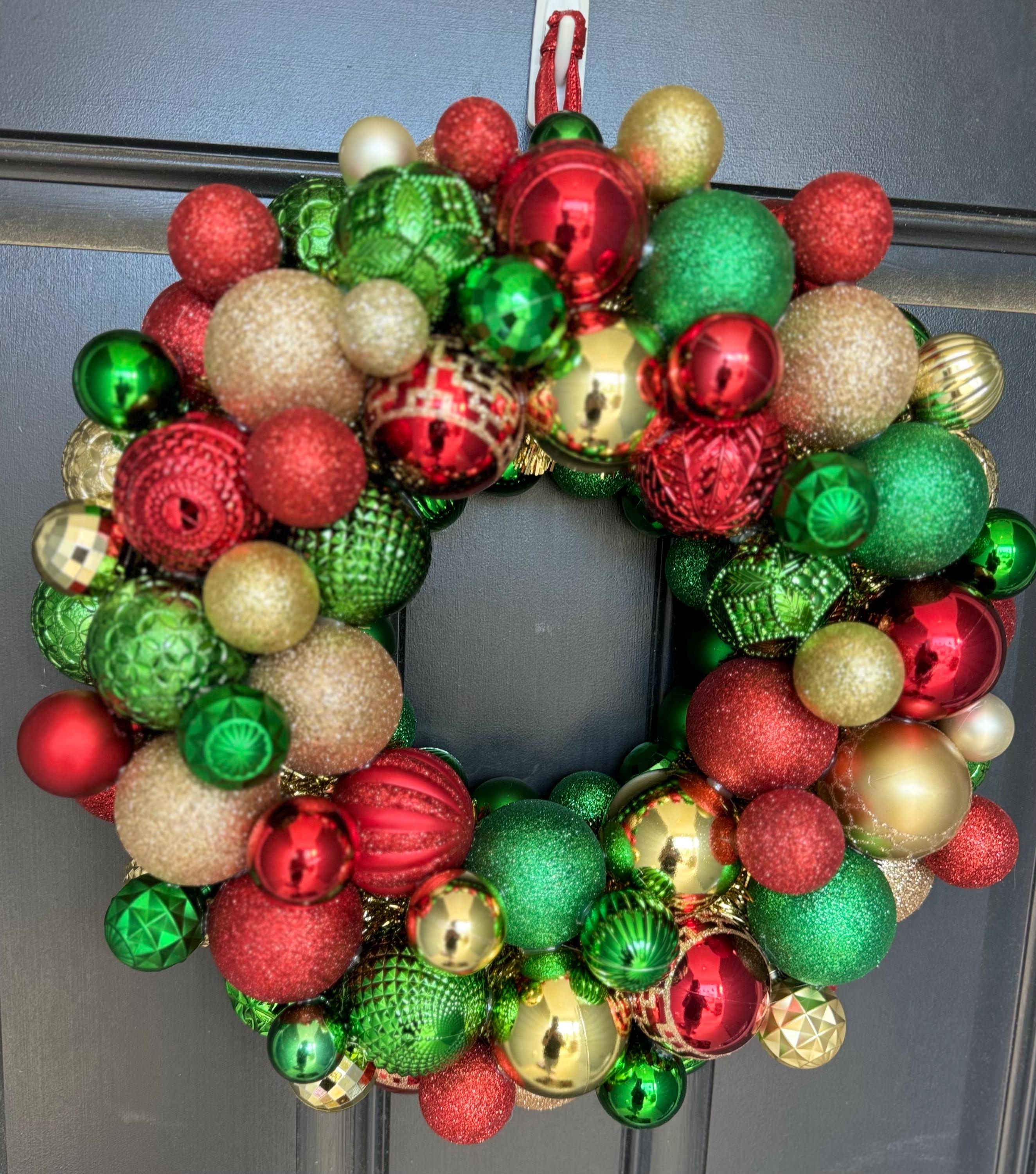Red Green and Gold Christmas Wreath,christmas Bauble Wreath