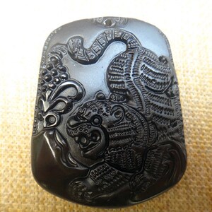 Amuleto naturale di tigre obsidiano