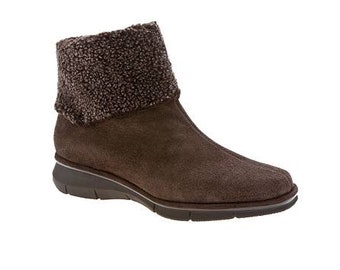 liz claiborne suede boots