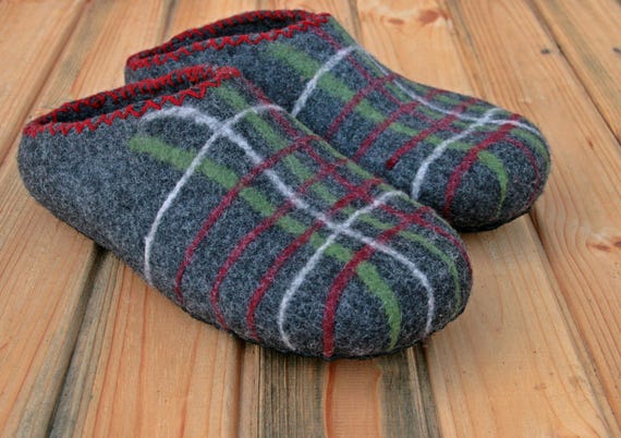 Eco friendly comfortable grey color handmade slippers Felt mens slippers
