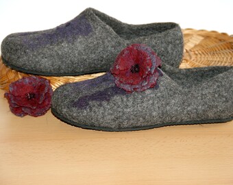Felt Natural grey wool felted slippers with removable flower pin Seamless slippers with soles
