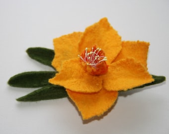 Delicate spring flower brooch Single felt yellow daffodil narcissus brooch pin