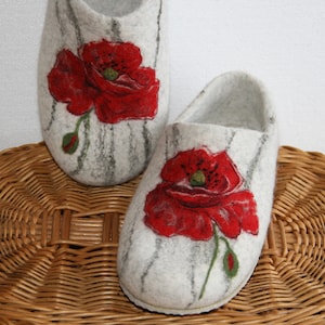 Women felt slippers / Sustainable wool house shoes / Warm decorative felt wool slippers / Luxury female gift / Felted wool home clogs