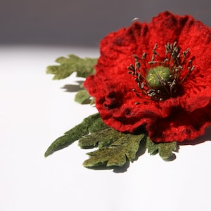 Broche de amapola de lana de fieltro rojo: broche de flor rústica