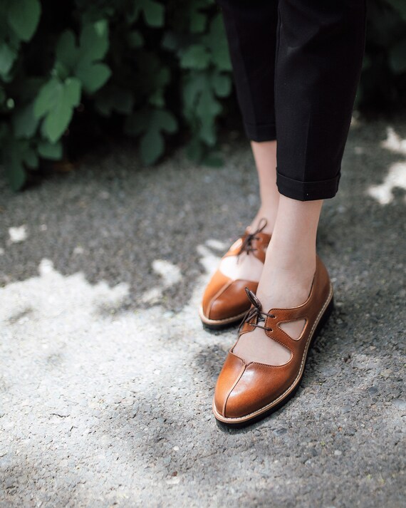 closed shoes for women