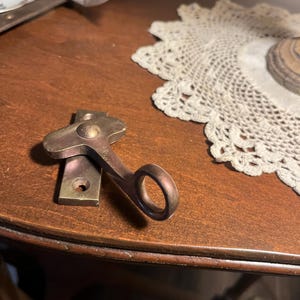Vintage Antique Cast Brass Finger Loop Casement Window Lock 31025 A