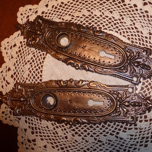 Antyczna żeliwna tabliczka na drzwi 52825 F