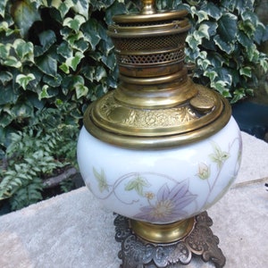 Vintage Antique Miller Lamp Co Milk Glass Table Parlor Lamp 92022 N