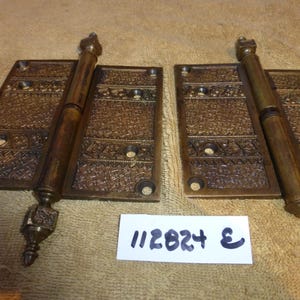 Coppia di cerniere antiche vintage in bronzo fuso ornato del 1882 da 5 x 5 pollici 112824 E