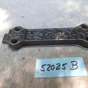 Vintage Antique Iron Bolt Action Long Transom Lock Latch 52025 B